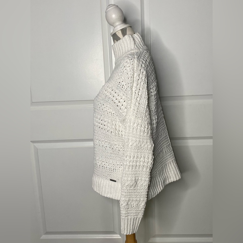 Abercrombie & Fitch Medium White Turtleneck Sweater - Picture 4 of 8